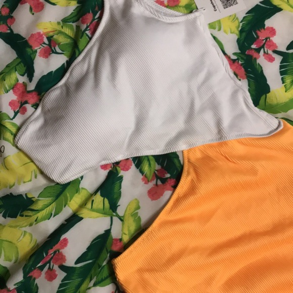 One Piece Two Toned Swimsuit Size M - Picture 5 of 7